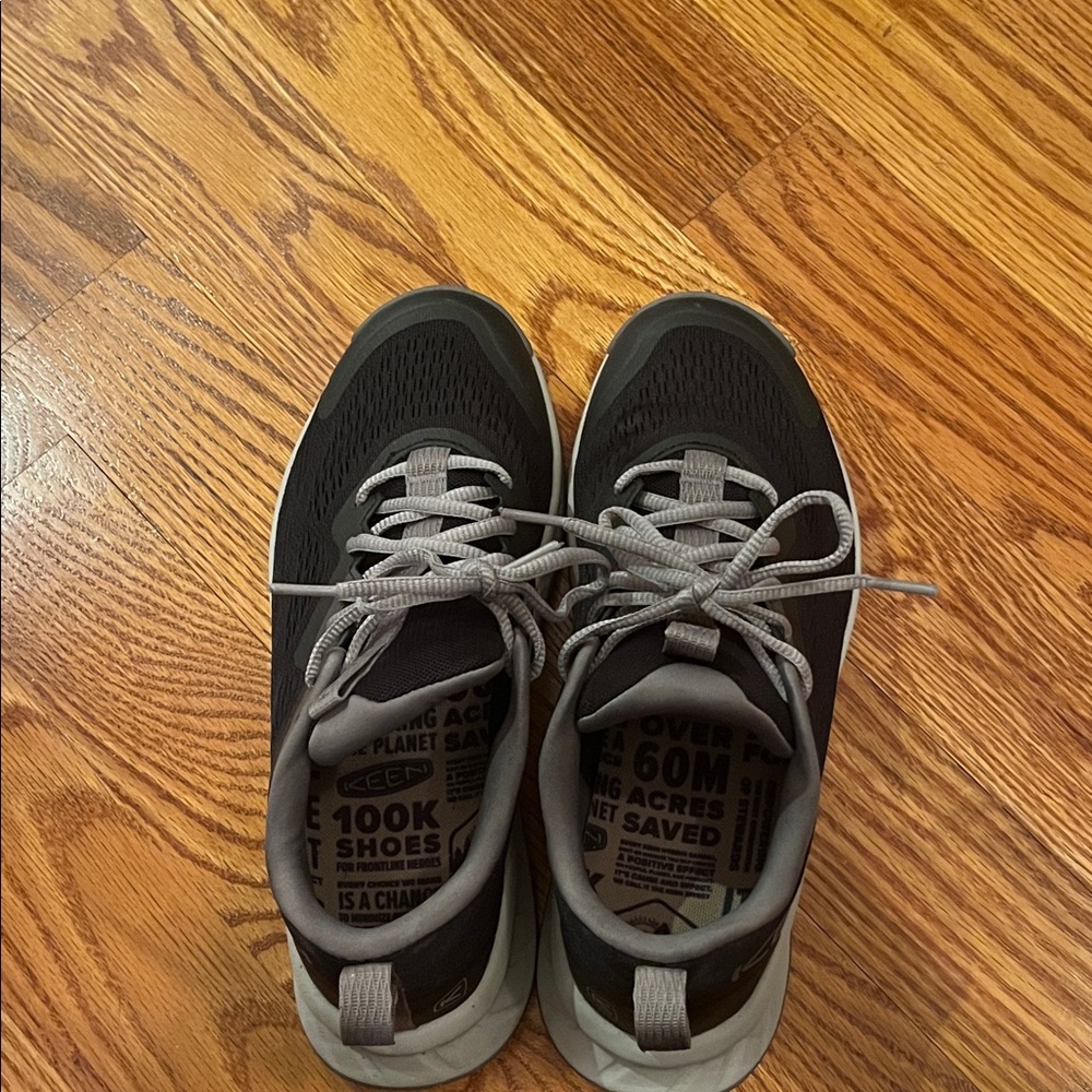 Keen Black and Gray Veracore Speed hiking sneaker - worn once - like new